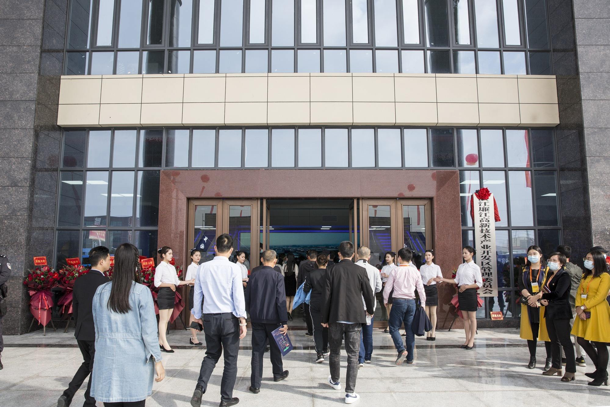 廉江市家電產業公共服務中心中高區變頻恒壓供水設備+45方不銹鋼水箱