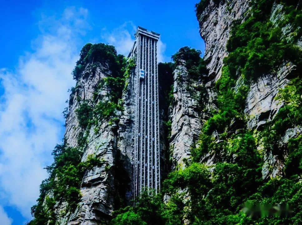 張家界市百龍天梯定制水箱式變頻恒壓供水設備+30噸不銹鋼保溫水箱一套